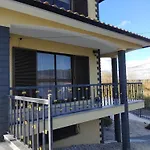 Villa Familia Antonio Standen Maxial